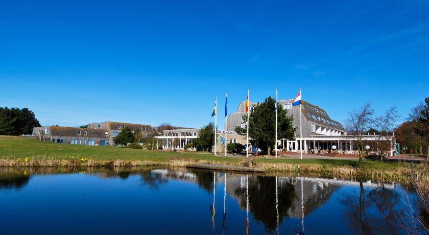 Comfort Appartementen Strandhuys en de Vuurtoren: Beachside Retreat with Private Terrace and Indoor Pool Hollum  Room photo