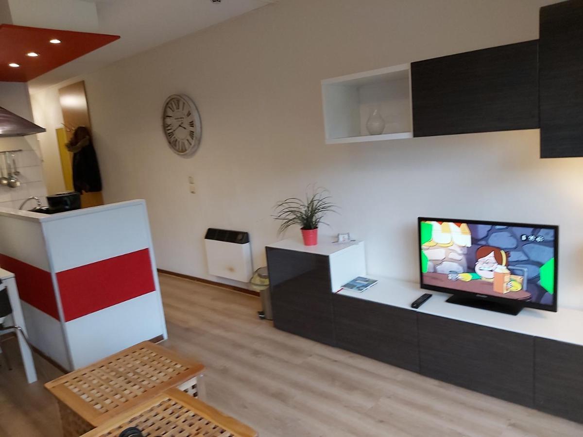 Comfort Appartementen Strandhuys en de Vuurtoren: Beachside Retreat with Private Terrace and Indoor Pool Hollum  Exterior photo